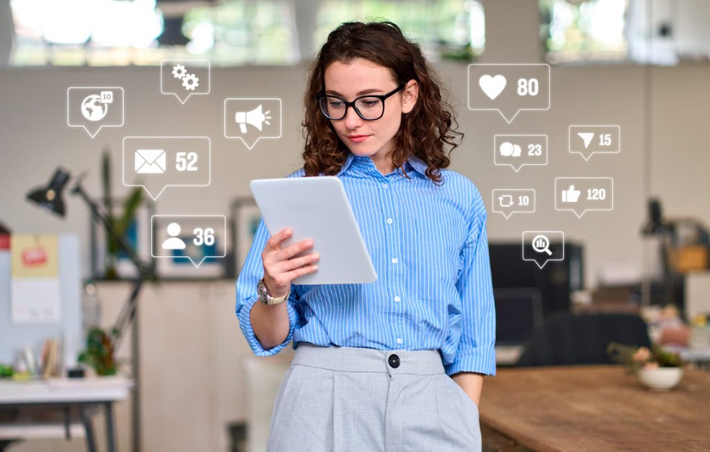 Consultor de Progresi Consultores explicando qué es el marketing digital y cómo optimizar el SEO para empresas en 2026.